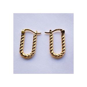 Women Small Twisted Chain Shaped Oval Hoop Pierced Earrings Gold Tone Metal NWOT